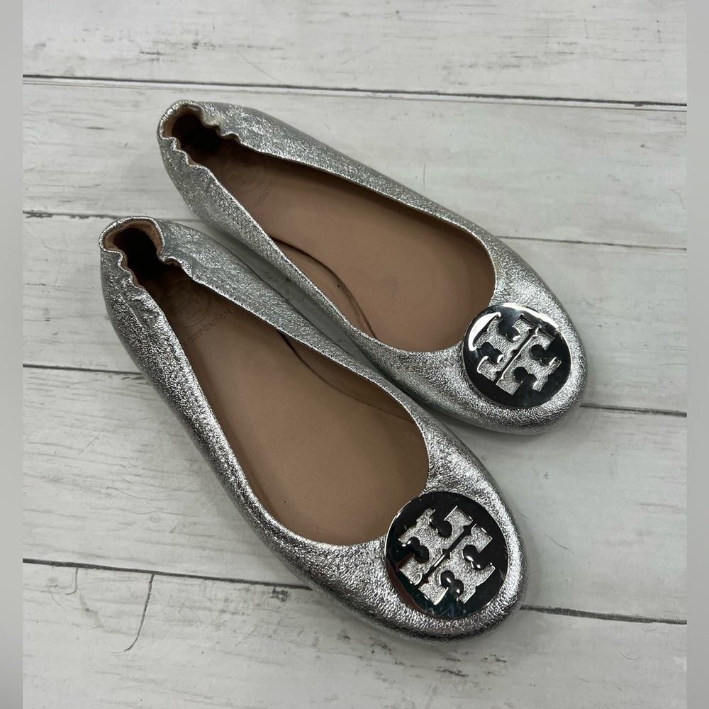 Tory Burch Silver Patent Leather Size 6.5 Flats